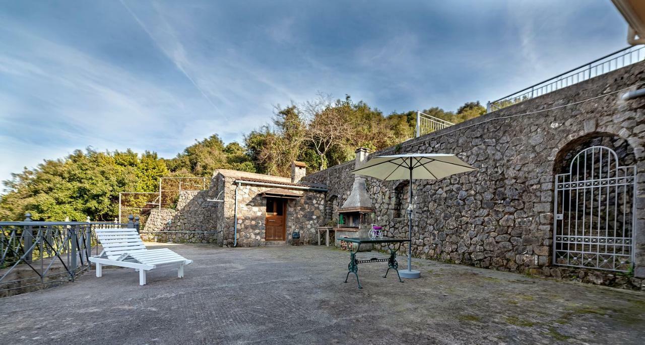 Holiday home Slope & Stone Cozy House Varypatades